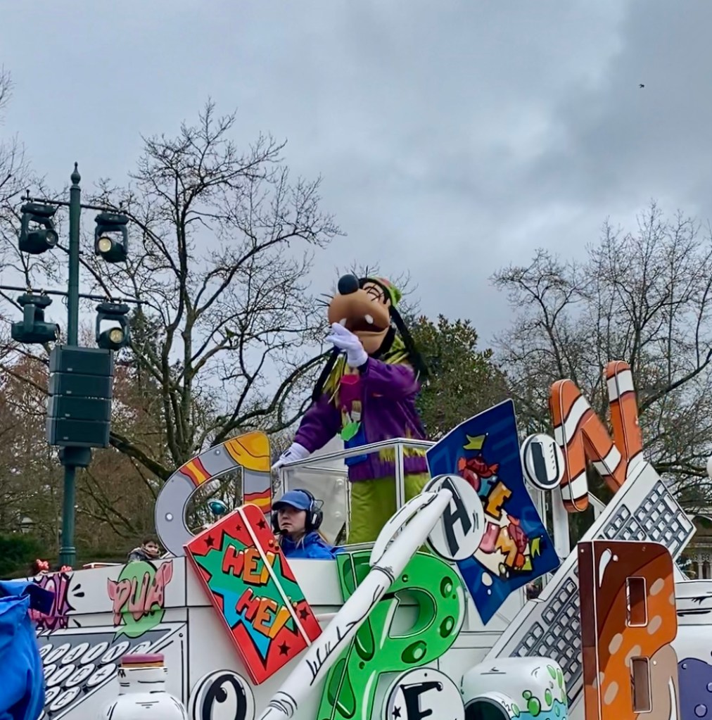 Disneyland Paris Show Goofy